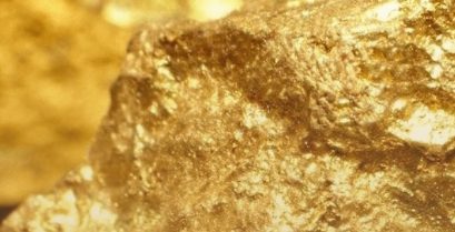 Nahaufnahme von goldglänzendem Gestein.